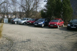 Parkplatz der Zahnarztpraxis